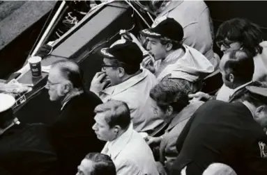  ?? 1975 FILE/ASSOCIATED PRESS ?? Secretary of State Henry Kissinger and his son, David, took in Game 2 of the 1975 World Series between the Red Sox and Reds from the front row at Fenway Park.