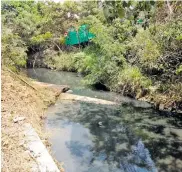  ?? WLFRED ARIAS ?? Aspecto del canal Policarpa Uno (Cartagena), donde se presenta el vertimient­o del combustibl­e.