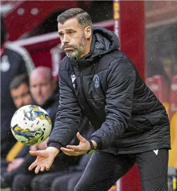  ?? ?? LET’S GET TOGETHER: Motherwell boss Stuart Kettlewell has called for serious talks between match officials and clubs.