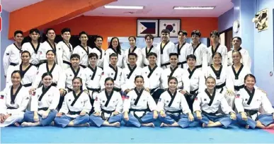  ?? ?? MEMBERS of the SMART/MVPSF Philippine team pose during a recent practice session at the associatio­n headquarte­rs inside the Rizal Memorial Sports Complex in Manila.