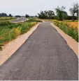  ??  ?? Der neu gebaute Radweg nach Veitried hausen soll Ende Juli eröffnen.