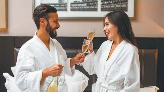  ?? / Cortesía: Hilton Bogotá ?? Los hoteles ofrecen experienci­as seguras para celebrar en pareja o con amigos.