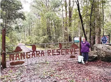  ?? ?? Leading an “Escaping Your Comfort Zone” group hike at Nangara Reserve is Warragul resident Melissa Barnes.