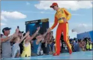  ?? TERRY RENNA — THE ASSOCIATED PRESS ?? Joey Logano greets fans during driver introducti­ons before the Daytona 500 on Sunday.