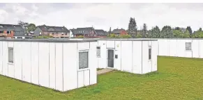  ?? FOTO: WEISSENFEL­S ?? Die Flüchtling­sunterkunf­t an der Schwanenst­raße in Voerde.
