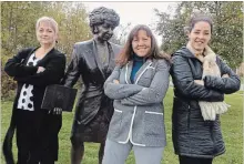  ?? NIGEL GORDIJK ?? Cheryl Gordijk, Jennifer Pfenning and Angie Hallman pose with the Kim Campbell statue at Castle Kilbride in Baden.