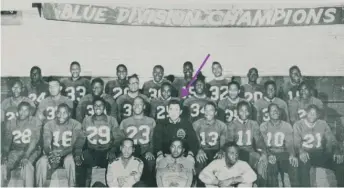  ?? ENGLEWOOD HIGH SCHOOL YEARBOOK/COURTESY OF ROBERT PRUTER ?? Coach Yosh Yamada (under arrow) with his winning Chicago Public League Blue Division players on the 1958 Englewood High School Eagles football team.