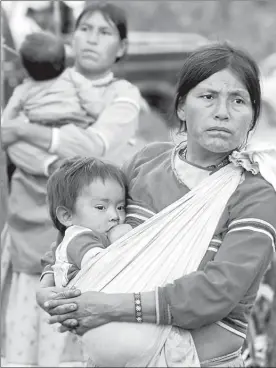  ??  ?? Más de 88 por ciento de las mujeres indígenas en México viven en condición de pobreza, según las cifras del Coneval ■ Foto Marco Peláez