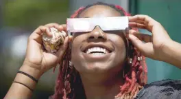  ?? ?? With the eclipse coming next Monday, ophthalmol­ogists advise people to not assume that short glances at the sun are safe. Damage can occur, they say, in less than a minute.