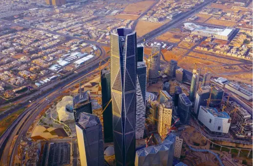  ?? Shuttersto­ck ?? A view of Riyadh city. Growth in the crucial Saudi non-oil sector is expected to return to positive territory of 3.9 percent this year and
3.6 percent next year, the IMF says.