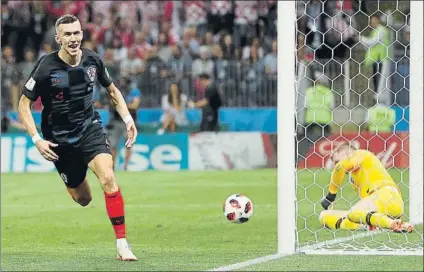  ?? FOTO: AP ?? Ivan Perisic celebra el tanto que igualaba el partido ante Inglaterra y que devolvió a la vida a Croacia