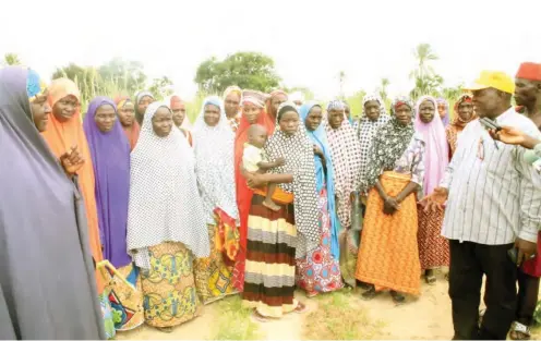  ?? Ibrahim Musa Giginyu ?? A Sasakawa official addresses members of the women farmers organizati­on Photo: