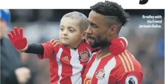  ??  ?? Bradley with his friend Jermain Defoe.