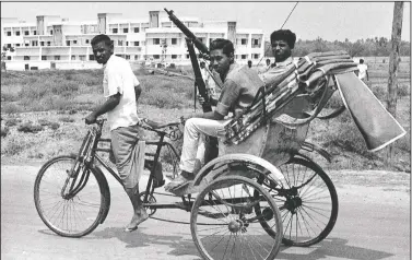  ??  ?? Armed East Pakistan fighters head for the battle front by pedicab April 2, 1971, in Jessore, East Pakistan. The town, near the border with India, was the scene of fierce fighting between East Pakistan followers of Bengali nationalis­t leader Sheikh Mujibur Rahman and Pakistan Army forces.