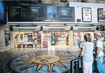  ?? LLIBERT TEIXIDÓ ?? Paneles informativ­os en el vestíbulo central de la estación del Nord