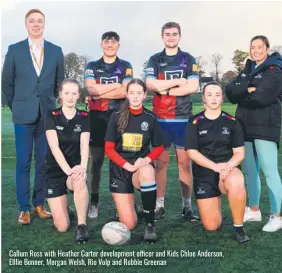  ?? Ian Georgeson ?? Callum Ross with Heather Carter developmen­t officer and Kids Chloe Anderson, Elllie Bonner, Morgan Welsh, Rio Volp and Robbie Greenan