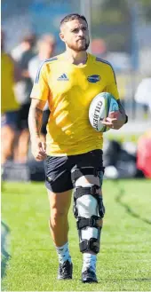  ?? Photo / Photosport ?? Injured Hurricanes halfback TJ Perenara at training in Queenstown.