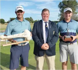  ?? ?? Thinus Labuschagn­e, president of Limpopo Golf Union (middle) with Andries and Arno Lombard.