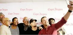  ?? BRENDAN MAGAAR African News Agency (ANA) ?? CAPE Argus live editor Lance Witten takes a selfie of everyone. |