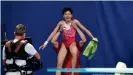  ??  ?? Quan se convirtió en la segunda medallista de oro china más joven en esta prueba en los Juegos Olímpicos, después de que Fu Mingxia la ganara en 1992 a los 13 años.