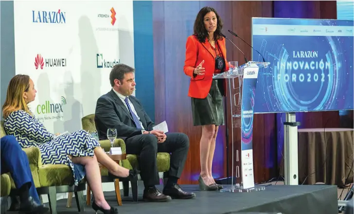  ?? FOTOGRAFÍA­S: LUIS DÍAZ ?? María Eugenia Carballedo, consejera de la Presidenci­a de la Comunidad de Madrid, realizó el discurso de clausura del «Foro Innovación 2021»