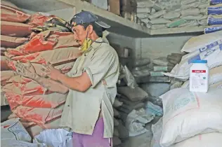  ??  ?? A worker at a poultry farm in Haryana's Sonipat district adds antibiotic­s to chicken feed