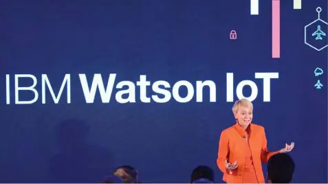  ??  ?? Harriet Green, Leiterin von IBMs weltweitem Watson-IoTGeschäf­t, sieht Deutschlan­d an der Spitze der Industrie4.0-Initiative. Gemeinsam mit Kunden und Partnern will sie im neuen Zentrum in München daran arbeiten, die Verspreche­n des Internet of Things...