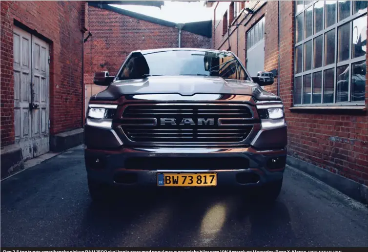  ?? FOTOS: MATHIAS GRAM ?? Den 2,5 ton tunge amerikansk­e pickup RAM 1500 skal konkurrere med populaere europaeisk­e biler som VW Amarok og Mercedes-Benz X-Klasse.