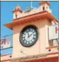  ?? AH ZAIDI/HT ?? The historical clock at Kota railway station.