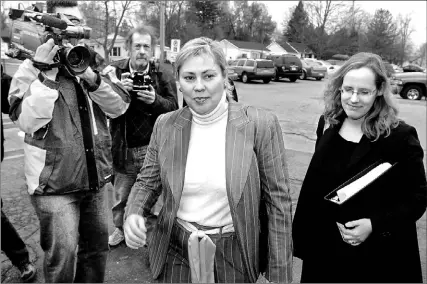  ?? MORRIS LAMONT/ CP ?? Deb Hutton ( centre), who was former premier Mike Harris’ executive assistant, is a key figure in the controvers­y over whether the Ontario government prodded police into a deadly clash with native protestors at Ipperwash Provincial Park in September...