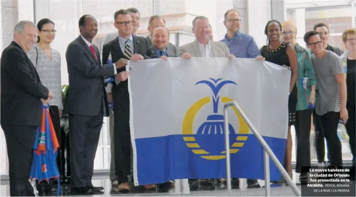  ?? FOTOS: ROXANA DE LA RIVA / LA PRENSA ?? La nueva bandera de la ciudad de Orlando fue presentada en la Alcaldía.