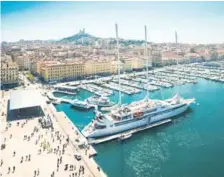  ??  ?? Marseille, en tant que ville portuaire, est caractéris­ée par des ruptures,
à la fois dans l’espace et dans
les pratiques.
© TAN4IKK - FOTOLIA