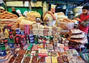  ?? REUTERS ?? Street vendors arrange dried fruits at a market on the eve of the holy month of Ramzan in Guwahati on Saturday.