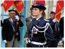  ??  ?? Sous les yeux des porte-drapeaux, entre autres, Marie PocquetBar­bat a été officielle­ment intronisée à la tête de la compagnie de gendarmeri­e de Falaise.