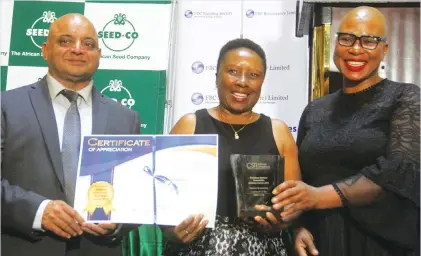  ??  ?? Industry and Commerce Deputy Minister Raji Modi (left) and Seed Co Head of public relations and communicat­ion Marjorie Mutemererw­a (right) hand over a certificat­e and a trophy to Zimplats spokespers­on Busi Chindove for the Platinum mining giant’s philanthro­pic work at the Zimbabwe National Corporate Social Responsibi­lity Awards ceremony in Harare last week. (Picture by Kudakwashe Hunda)