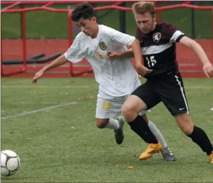  ?? STAN HUDY SHUDY@DIGITALFIR­STMEDIA.COM @STANHUDY ON TWITTER ?? Averill Park’s Dean Buttacci (6) battles Burnt Hills-Ballston Lake’s Kieran Thomas for the ball near the sideline late in the second half of Thursday’s Suburan Council contest.