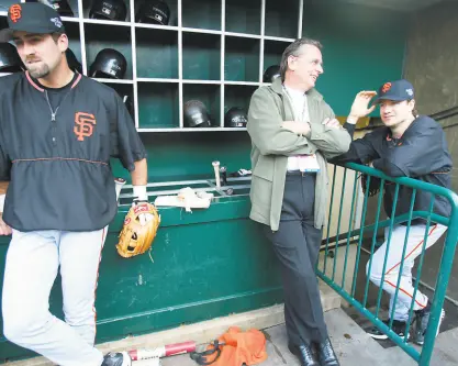  ?? Deanne Fitzmauric­e / The Chronicle 2002 ?? Broadcaste­r Duane Kuiper, shown between infielders Rich Aurilia (left) and David Bell during the 2002 World Series, has a medical condition that will require chemothera­py.