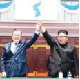  ?? AFP ?? Kim Jong-un (right) and Moon Jae-in attend a performanc­e in Pyongyang on Wednesday.