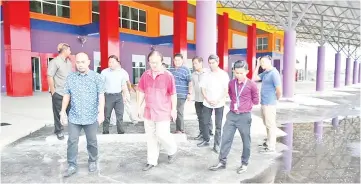  ??  ?? Wong (centre) inspecting the yet-to-be launched RM25.2 million Sandakan Integrated Bus Terminal yesterday.