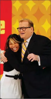  ?? (Mark Davis/©2008 CBS Broadcasti­ng Inc.) ?? Host Drew Carey speaks with a contestant. Carey’s charm and sense of humor have kept the show afloat.