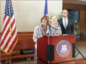  ?? WES DUPLANTIER — NEW HAVEN REGISTER ?? U.S. Rep. Rosa L. DeLauro speaks at Union Station in New Haven touting commuter tax benefits. She was joined by Douglas Hausladen, the city’s director of transporta­tion, traffic and parking and Amie Fanning, publicatio­ns services coordinato­r at Gateway...