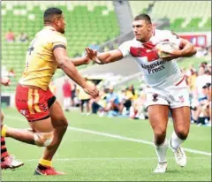  ?? FAIRCLOUGH/AFP MAL ?? Papua New Guinea’s Nene MacDonald moves in to tackle England Ryan Hall (right) during their Rugby League World Cup quarterfin­al match between England and Papua New Guinea in Melbourne yesterday.