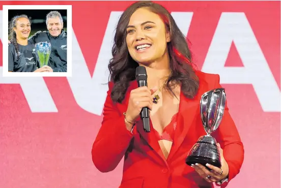  ?? Main image / Getty Images ?? World breakthrou­gh XVS player Ruby Tui and, inset, Ruahei Demant with coach Wayne Smith.