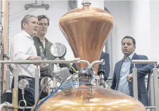  ?? ?? Keir Starmer and Scottish Labour leader Anas Sarwar visited a Leith distillery on Monday