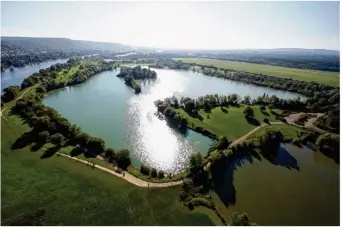  ??  ?? L’étang du Rouillard est à l’Île de loisirs de Verneuil - Les Mureaux.