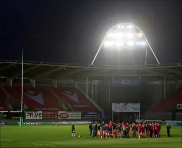  ?? (Photo AFP/G. Caddick) ?? Drôle d’ambiance hier soir au Parc y Scarlets où devait se dérouler le match...