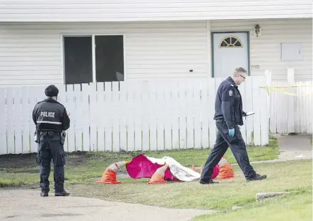  ?? SHAUGHN BUTTS ?? An autopsy is scheduled for Tuesday after a man was found dead outside a townhouse complex in Rundle Heights Monday morning. A neighbour said he heard the sounds of arguing and then some bangs.