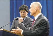  ?? Rich Pedroncell­i / Associated Press ?? Senate President Pro Tem Kevin de León and Gov. Jerry Brown reached a deal to advance the sanctuary policy.