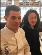  ??  ?? Le chef Xavier Caussade et notre lectrice invitée Ngan, à Paris.