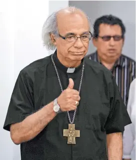  ??  ?? El sacerdote Leopoldo Brenes, representa­nte de los estudiante­s.